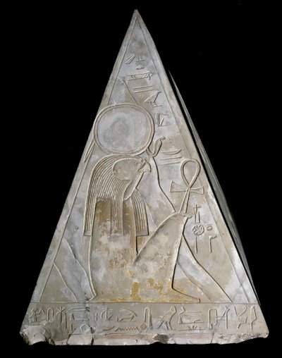 Antigüedad egipcia: Punta de pirámide de la capilla de Ramose decorada con la representación de Re-Atum de Egyptian 19th Dynasty