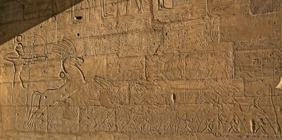 Antigüedades egipcias: vista de los relieves que celebran las hazañas de Ramsés II durante la Batalla de Qadesh en 1274 a.C., Templo funerario dedicado al faraón Ramsés II de Egyptian 19th Dynasty