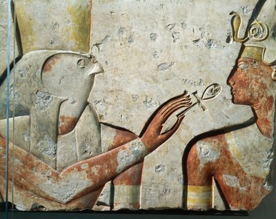 El dios halcón Horus y Ramsés II durante la ceremonia de apertura de la boca, bajorrelieve, procedente del pequeño templo construido por el faraón en Abydos. de Egyptian 19th Dynasty