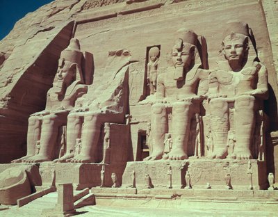 Cuatro figuras colosales del rey, del Templo de Ramsés II, Nuevo Reino, c.1279-1213 a.C. de Egyptian 19th Dynasty