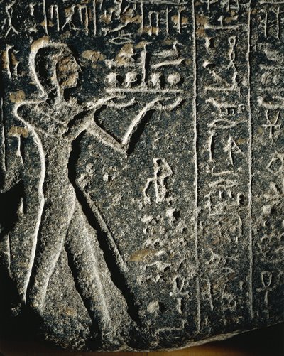 Estatua de granito que representa al príncipe Merneptah en adoración, dedicada al dios Ptah de Egyptian 19th Dynasty