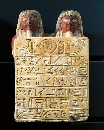 Estela de piedra caliza de Dydy y su hijo Pendua, maestros carpinteros, ofreciendo un himno al dios solar Ra, de Deir el-Medina de Egyptian 19th Dynasty