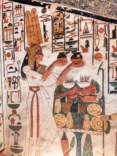 Nefertari haciendo una ofrenda, de la tumba de Nefertari (pintura mural) de Egyptian 19th Dynasty