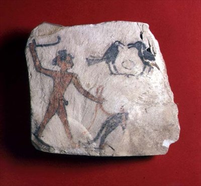 Ostracon con un boceto que representa a un niño conduciendo un animal, probablemente un babuino, para recoger fruta con dos cuervos, Reino Nuevo, c.1303-1224 a.C. de Egyptian 19th Dynasty