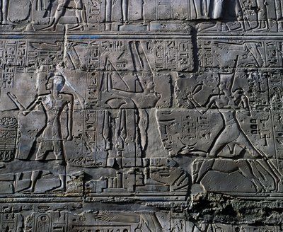 La reina Hatshepsut ante el dios Amón, detalle de escenas de ofrendas a los dioses, relieve, paredes interiores de la Gran Sala Hipóstila, complejo del templo de Karnak (Lista del Patrimonio Mundial de la Unesco de Egyptian 19th Dynasty