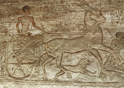 Ramsés II en su carro, gran templo de Abu Simbel (relieve) de Egyptian 19th Dynasty