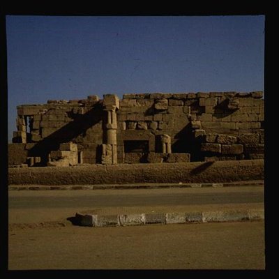 Vista de una pared con columnas, Reino Nuevo de Egyptian 19th Dynasty