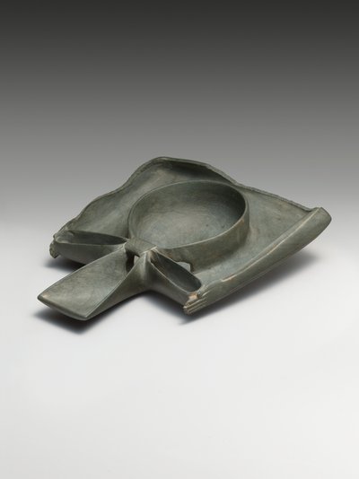 Plato de libación que representa brazos de Ka presentando un signo Ankh de Egyptian 1st Dynasty