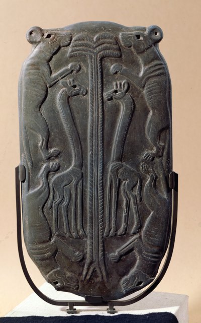 Paleta que representa cuatro perros y dos jirafas con una palmera, Período Tinita de Egyptian 1st Dynasty