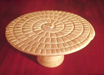 Tablero de juego en forma de serpiente usado para el juego mehen, Período Tinita de Egyptian 1st Dynasty