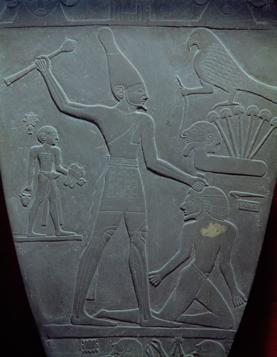 La Paleta de Narmer: paleta ceremonial que representa al Rey Narmer, con la corona blanca del Alto Egipto, golpeando a un prisionero, encontrada en Hieracómpolis, Período Dinástico Temprano, c.3000 a.C. de Egyptian 1st Dynasty
