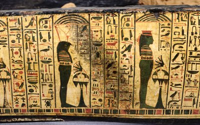 (detalle) de la base del ataúd exterior de la momia de Nesyamun, posiblemente encontrado en Deir El-Bahri, Nuevo Reino, c.1100 a.C. (madera pintada) de Egyptian 20th Dynasty