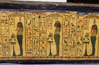 (detalle) de la base del ataúd exterior de la momia de Nesyamun, posiblemente encontrado en Deir El-Bahri, Nuevo Reino, c.1100 a.C. (madera pintada) de Egyptian 20th Dynasty