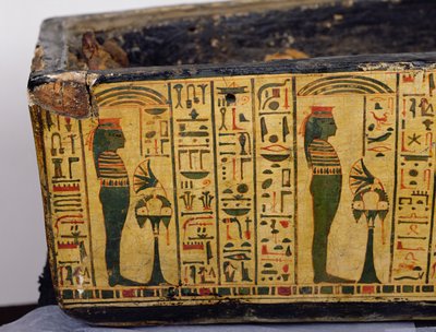 Detalle de la base del ataúd exterior de la momia de Nesyamun, posiblemente encontrado en Deir El-Bahri, Nuevo Reino, c.1100 a.C. de Egyptian 20th Dynasty