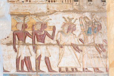 Imagen pintada en relieve en la bóveda de Egyptian 20th Dynasty