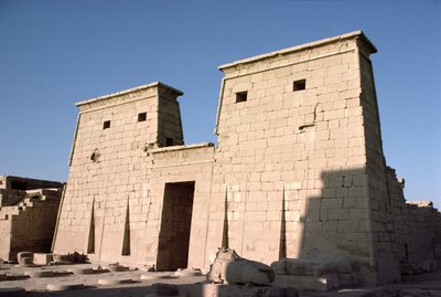Fachada sur y pilono del Templo de Khonsu, Nuevo Reino, c.1100 a.C. de Egyptian 20th Dynasty