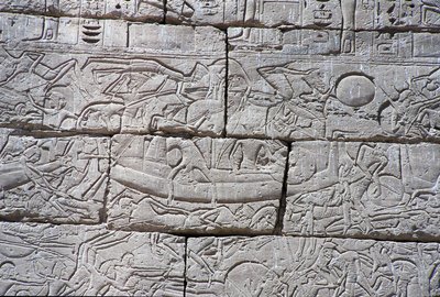 Los Pueblos del Mar, Batalla Naval de Ramsés III, Medinet Habu, 1195-64 a.C. de Egyptian 20th Dynasty