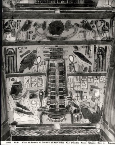 Dos figuras fallecidas pintadas en el costado del barril de las momias de Tet-Hov y Nes-Chonsu de Egyptian 22nd Dynasty