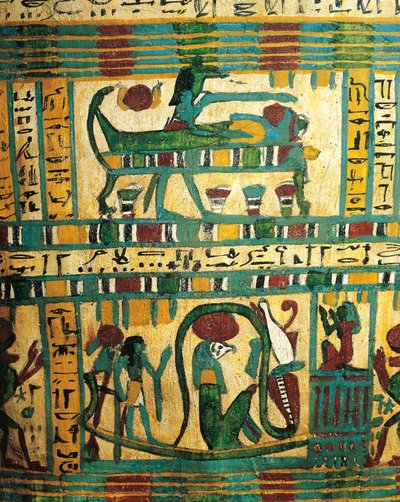 Madera enlucida y pintada que representa al dios Anubi protegiendo la momia de un difunto y una barca solar con el dios Ra, procedente del sarcófago de Usai, Tebas. de Egyptian 26th Dynasty