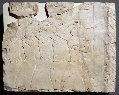 Relieve de la Tumba de Nes-Peka-Shuty, Deir El-Bahri, Tebas, (detalle) del extremo derecho del segundo registro, Periodo Saíta, c.656-610 a.C. (caliza) de Egyptian 26th Dynasty