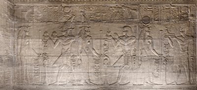 Relieves del santuario interior del templo de Philae, Asuán, Egipto de Egyptian 30th Dynasty