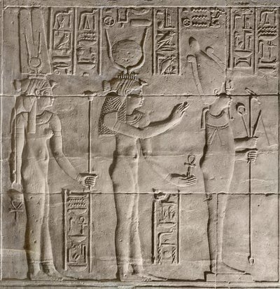 Relieves del santuario interior del templo de Philae, Asuán, Egipto de Egyptian 30th Dynasty