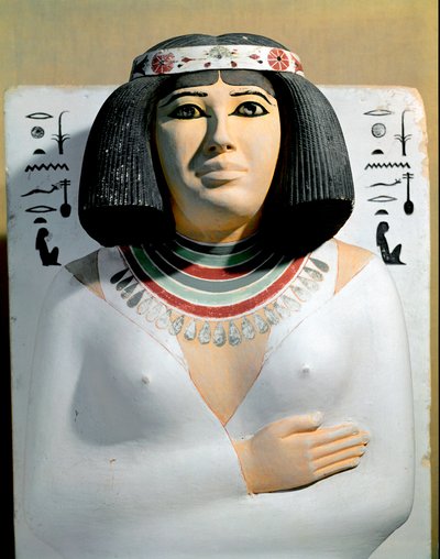 Antigüedad egipcia: Nofret, esposa del sumo sacerdote de Heliópolis y príncipe de Pe Rahotep. Detalle de escultura de piedra caliza pintada. Dinastía IV. De la mastaba de Rahotep en Meidoum. Museo Egipcio, El Cairo de Egyptian 4th Dynasty