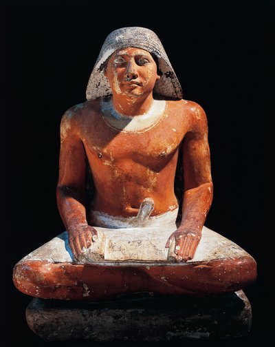 Antiguo Egipto: estatua de un escriba sentado de la necrópolis de Saqqara, 5ª dinastía, antiguo imperio de Egyptian 5th Dynasty