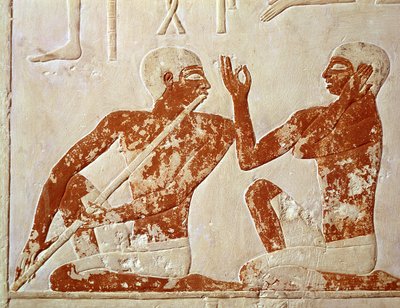 Relieve pintado que representa a un flautista y un cantante en un banquete funerario, de la Tumba de Nenkhefetka, Saqqarah, Reino Antiguo, c.2400 a.C. de Egyptian 5th Dynasty