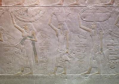 Mujeres personificando los dominios de la muerte y trayendo ofrendas, de la mastaba de Akhutotep, Reino Antiguo de Egyptian 5th Dynasty