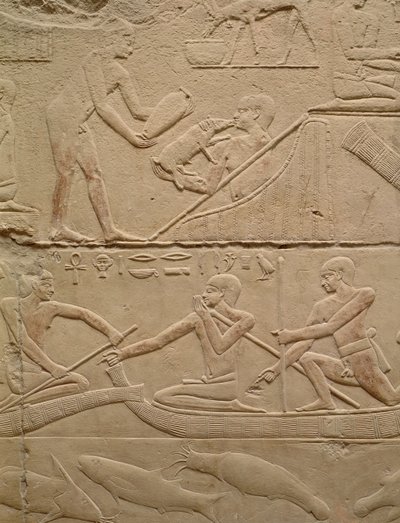 Relieve que representa a un hombre cuidando a un lechón recién nacido y hombres en botes de papiro, de la Mastaba de Kagemni, Reino Antiguo de Egyptian 6th Dynasty