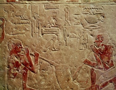 Relieve que representa sopladores de vidrio, de la Mastaba de Kaemrehu, Saqqara, Reino Antiguo, c.2325 a.C. de Egyptian 6th Dynasty