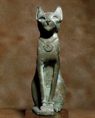 Antigüedad egipcia: la diosa gata Bastet. Escultura de bronce. Turín, Museo Egipcio de Egyptian Egyptian