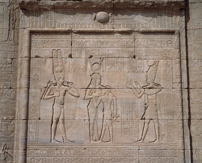 Antigüedad egipcia: vista de los bajorrelieves del templo de la diosa Hathor en Denderah de Egyptian Egyptian