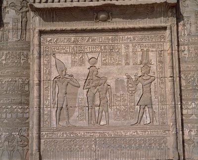 Antigüedad egipcia: vista de los bajorrelieves del templo de la diosa Hathor en Dendera de Egyptian Egyptian