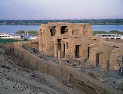 Antigüedad egipcia: vista del templo de Kom Ombo. Siglo II a.C. Asuán, Egipto de Egyptian Egyptian