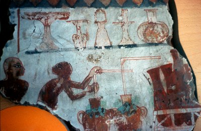 Fragmento de una pintura mural originalmente de Tebas, que representa a dos figuras masculinas en el acto de preparar o embotellar productos alimenticios en forma líquida, 1540-1479 a.C. (pintura mural) de Egyptian Egyptian