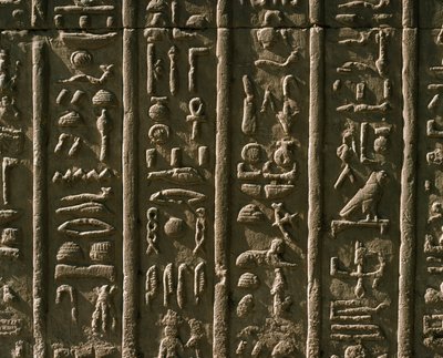 Bajo relieve con jeroglíficos, 51-30 a.C. de Egyptian Egyptian
