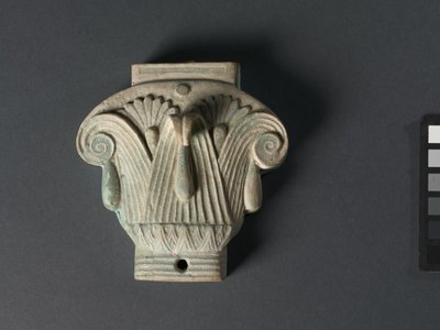 Caja (Pyxis) en forma de capital compuesto, 305-30 a.C. de Egyptian Ptolemaic Period