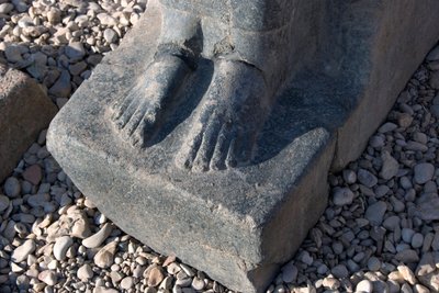 Antigüedad egipcia: base de la estatua de la diosa Hathor, templo de Hathor, Denderah, Egipto de Egyptian Ptolemaic Period