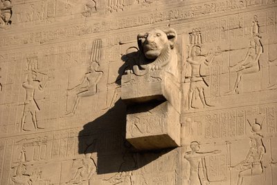 Antigüedad egipcia: gárgola con cabeza de león, templo de Hathor, Denderah, Egipto de Egyptian Ptolemaic Period