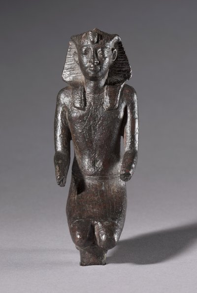 Estatuilla de rey arrodillado, período grecorromano, 304-30 a.C. de Egyptian Ptolemaic Period
