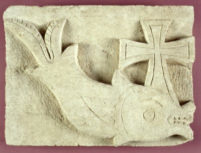 Relieve de un delfín llevando una cruz de Egyptian School