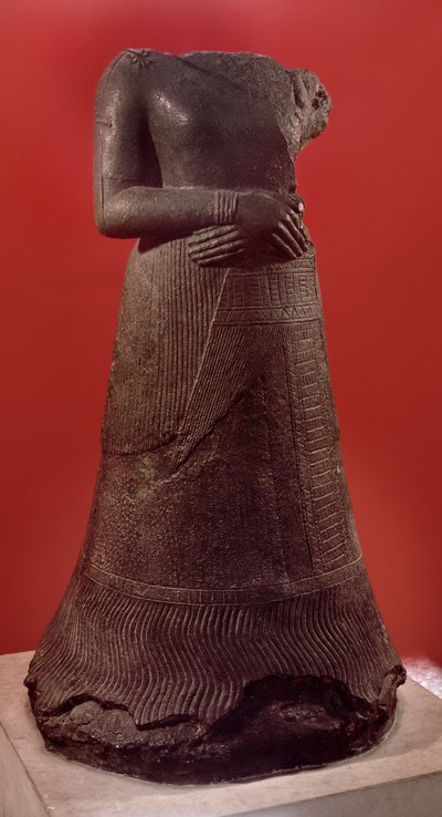 Estatua de Napirasu, esposa del Rey Elamita Untash-Napirisha, c.1340-1300 a.C. (bronce y cobre) de Elamite