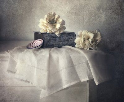 Elegante bodegón floral de Elena Arjona