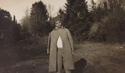 Álbum de la Primera Guerra Mundial en Friuli-Venecia Julia: retrato de un cadete prisionero austriaco en Villa Brazzà, hogar del Hospital de guerra en Soleschiano Manzano (foto en b/n) de Elena Bianconcini
