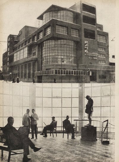 El Club de Trabajadores Zuyev en Moscú. Ilustración de La URSS Construye el Socialismo, 1933 de Eliezer Markowich Lissitzky
