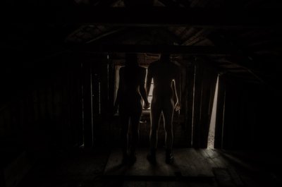 Pareja en el ático, 2015 (serigrafía) de Elinleticia Högabo