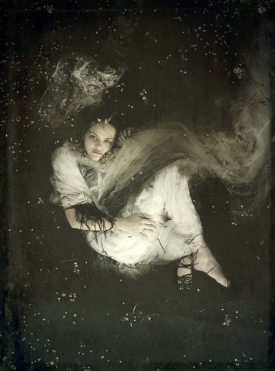 Novia flotante II, 2013 (serigrafía) de Elinleticia Högabo