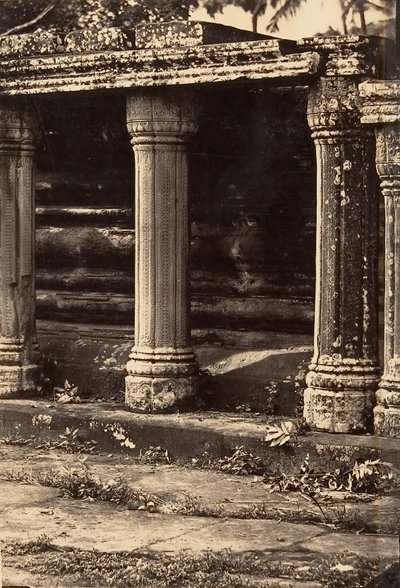 Gran Pagoda - Columnata de la explanada, 1866 de Emile Gsell